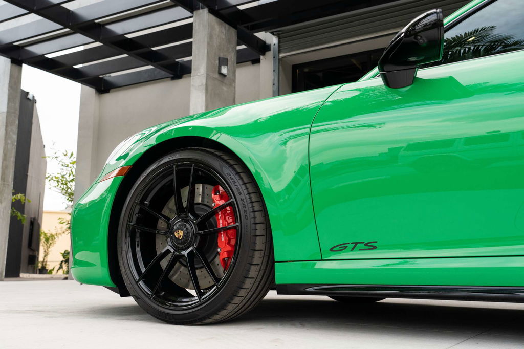 Porsche 992 Carrera 4 GTS