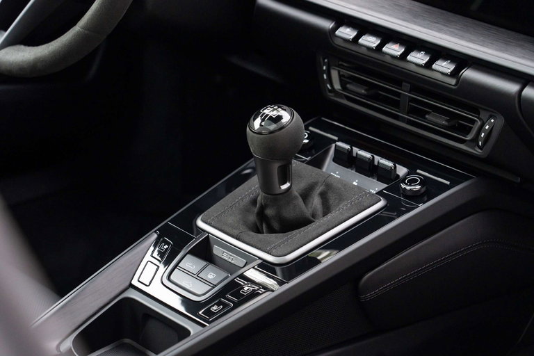 Porsche 992 Carrera 4 GTS