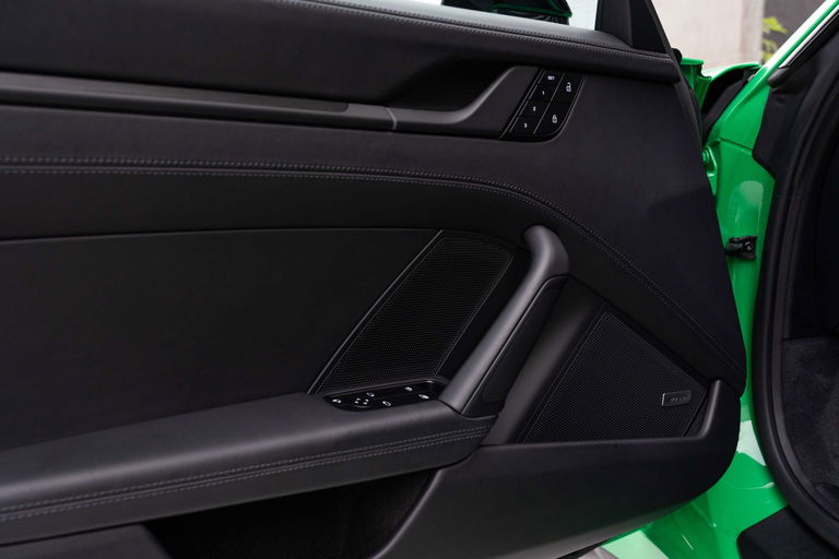 Porsche 992 Carrera 4 GTS