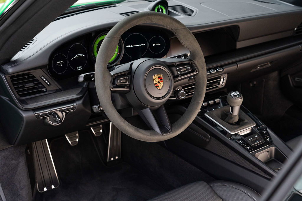 Porsche 992 Carrera 4 GTS