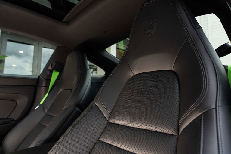 Porsche 992 Carrera 4 GTS