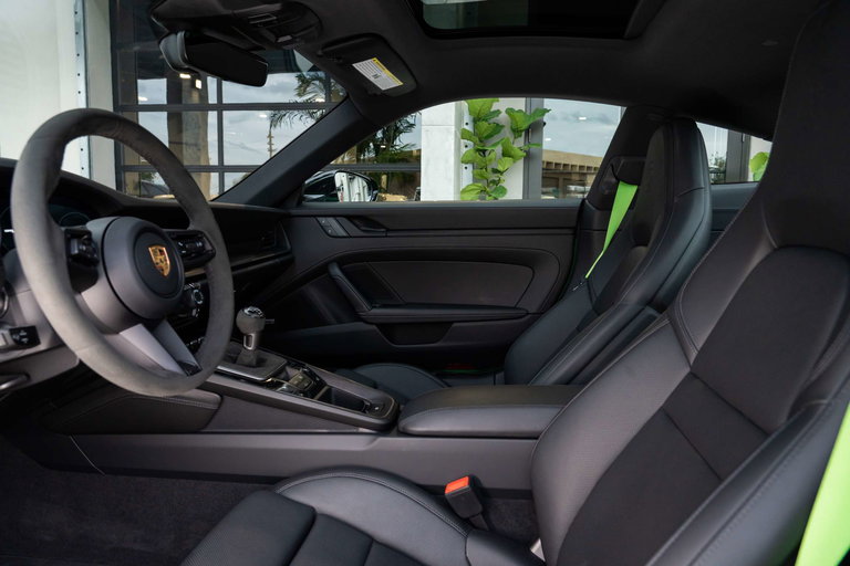 Porsche 992 Carrera 4 GTS