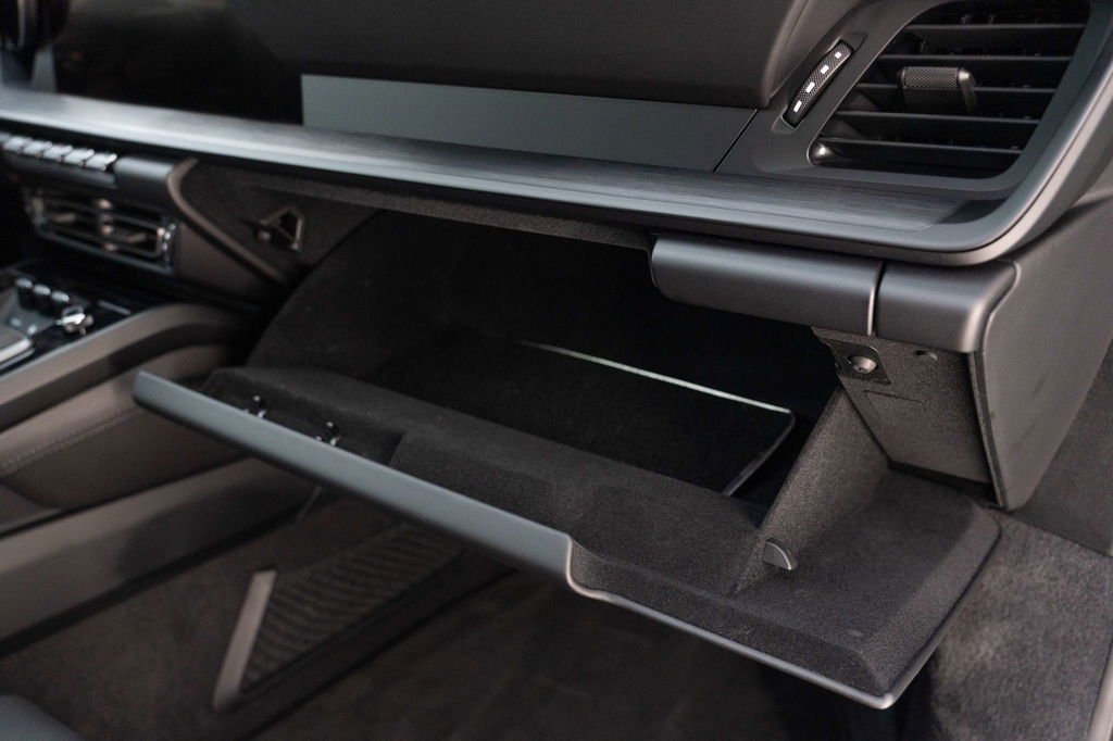 Porsche 992 Carrera 4 GTS