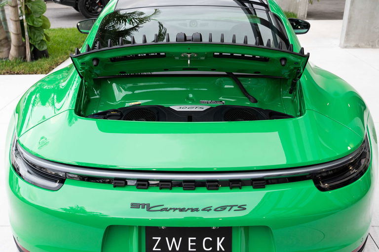 Porsche 992 Carrera 4 GTS