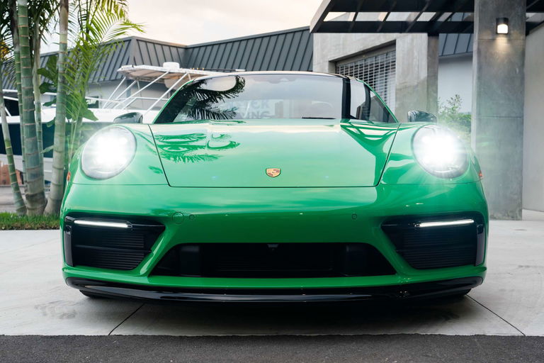 Porsche 992 Carrera 4 GTS