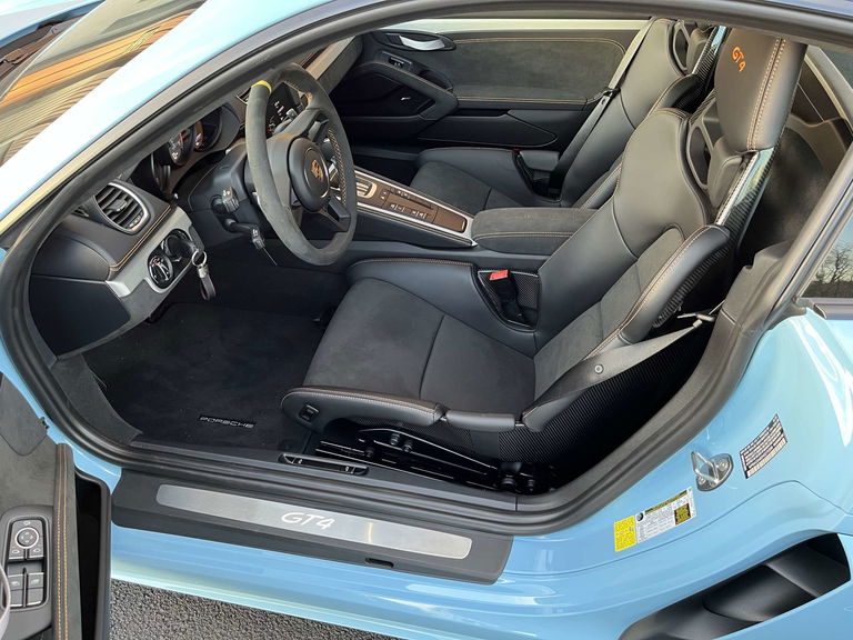 Porsche 718 Cayman GT4
