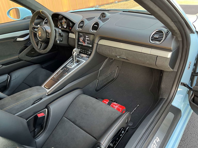 Porsche 718 Cayman GT4