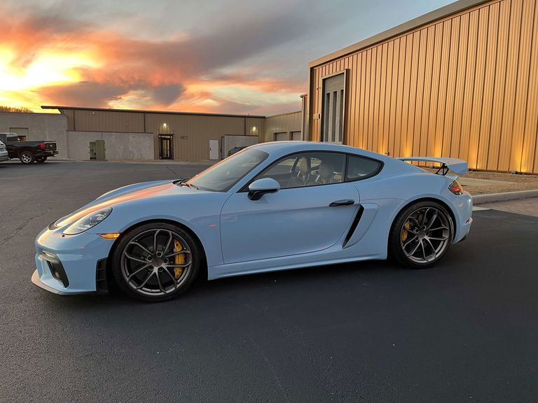 Porsche 718 Cayman GT4