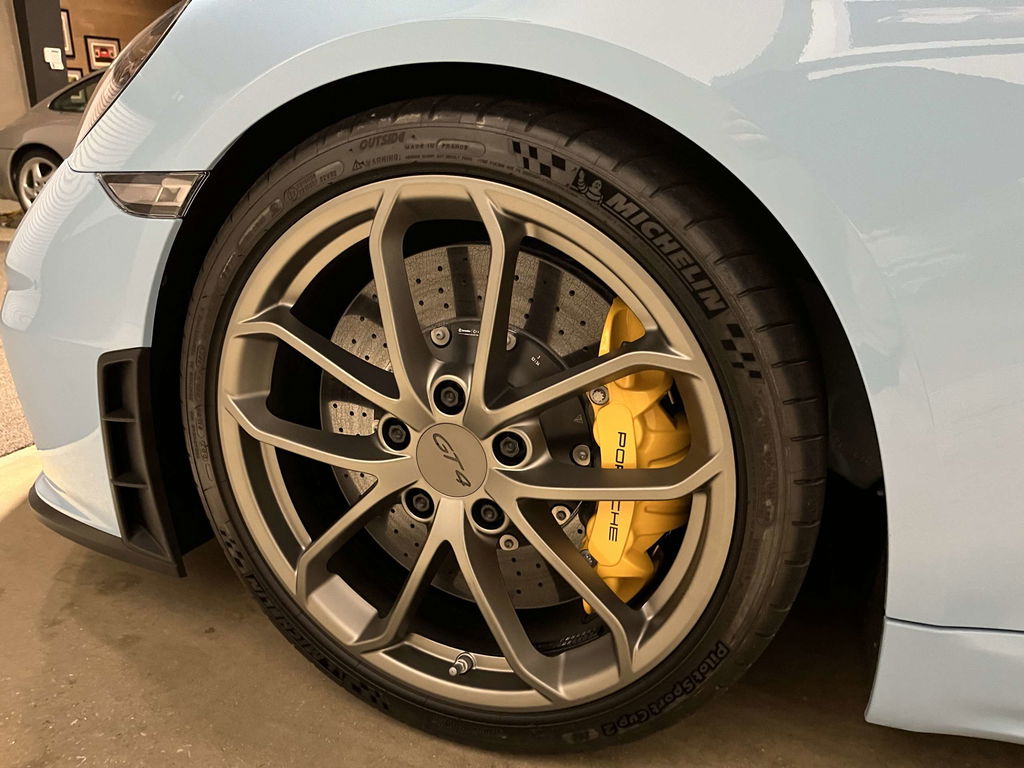 Porsche 718 Cayman GT4