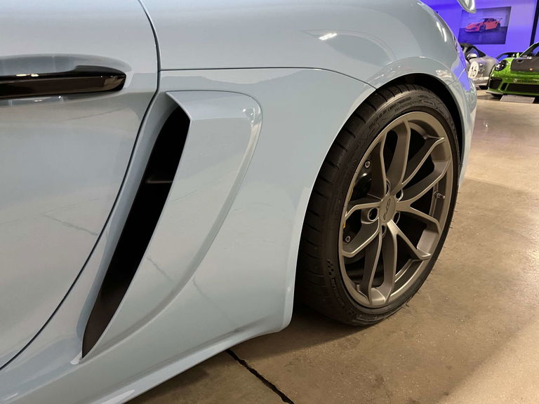 Porsche 718 Cayman GT4