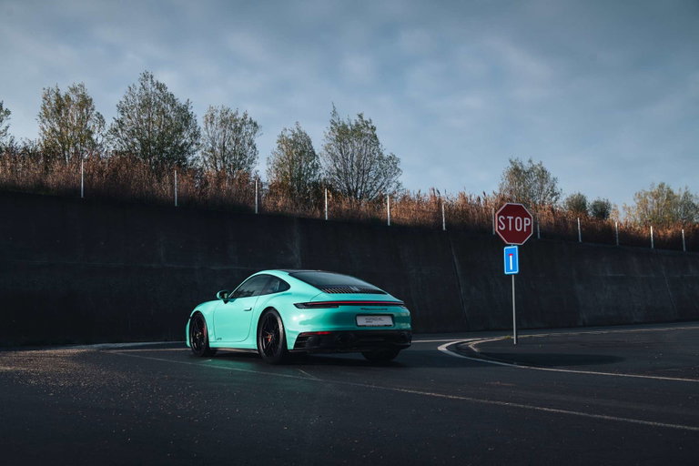 Porsche 992 Carrera 4 GTS