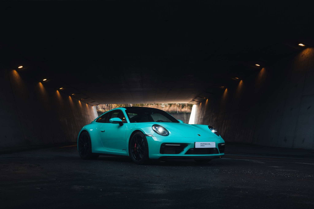Porsche 992 Carrera 4 GTS
