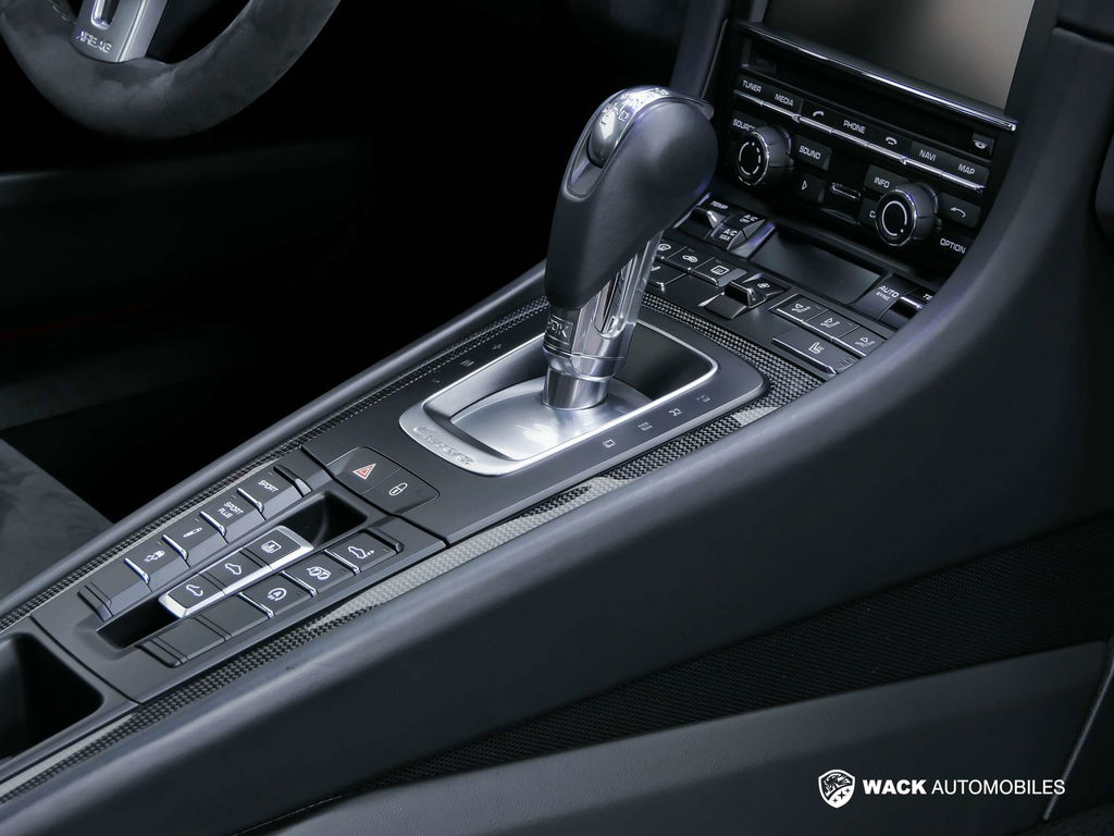 Porsche 991 Carrera GTS