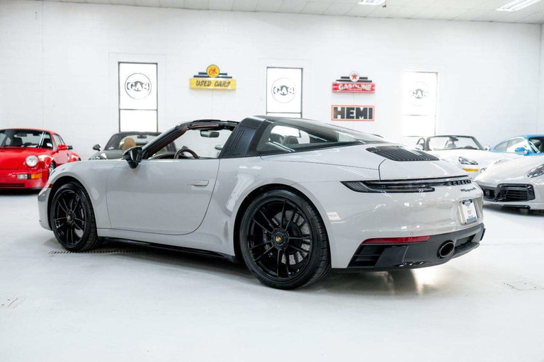 Porsche 992 Carrera 4 GTS