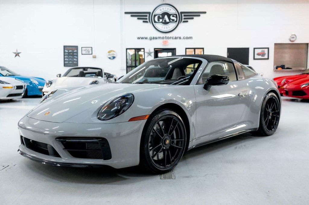 Porsche 992 Carrera 4 GTS