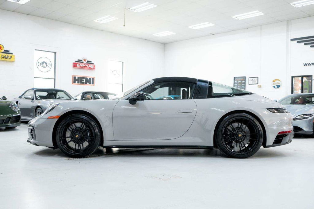 Porsche 992 Carrera 4 GTS