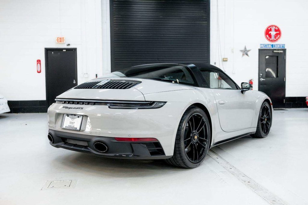 Porsche 992 Carrera 4 GTS