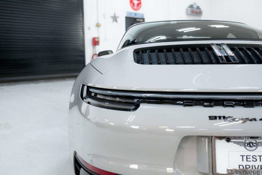 Porsche 992 Carrera 4 GTS