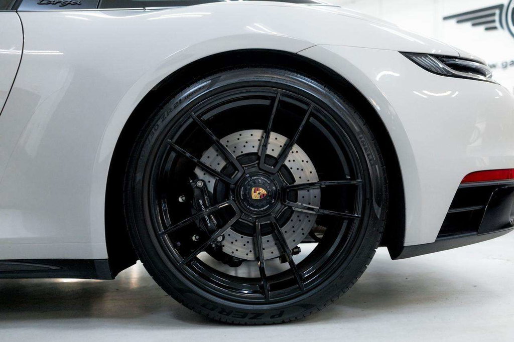 Porsche 992 Carrera 4 GTS