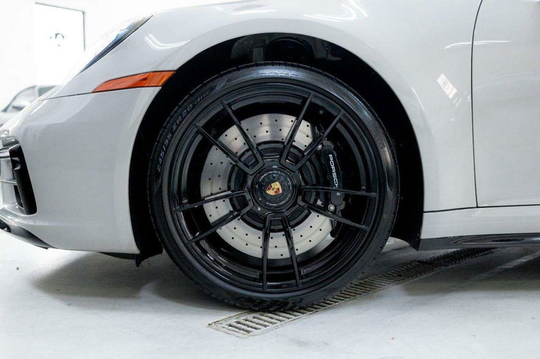 Porsche 992 Carrera 4 GTS