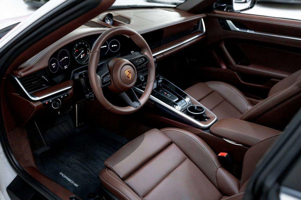 Porsche 992 Carrera 4 GTS