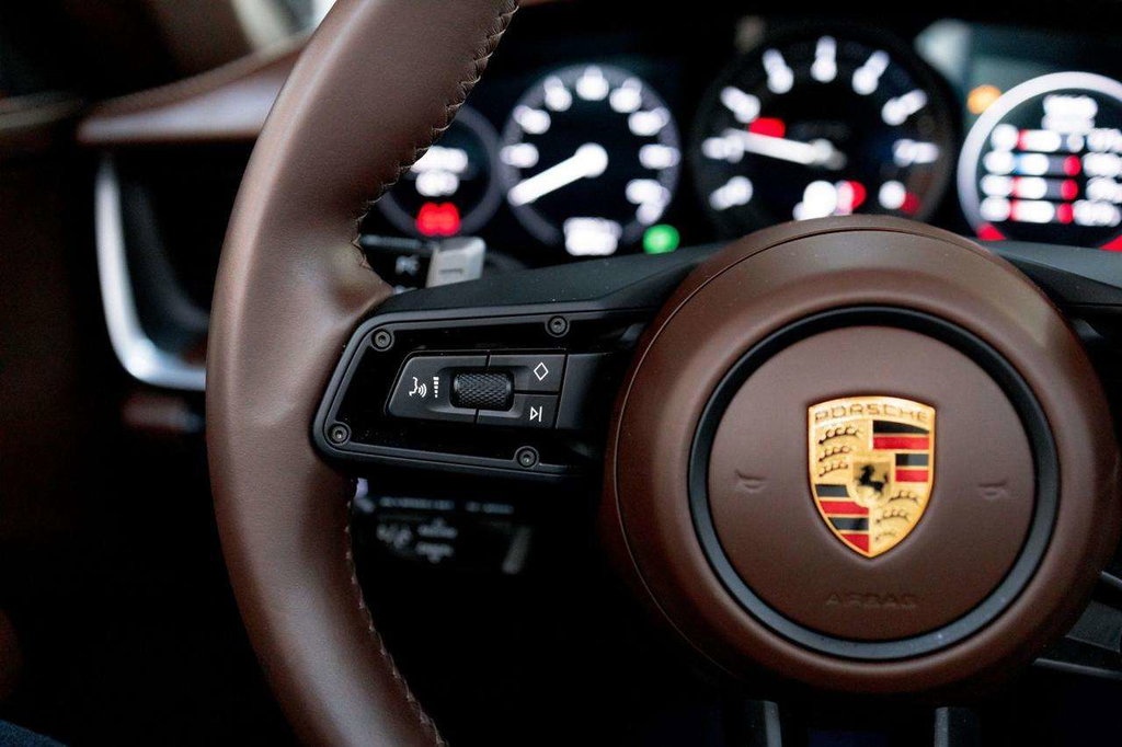 Porsche 992 Carrera 4 GTS