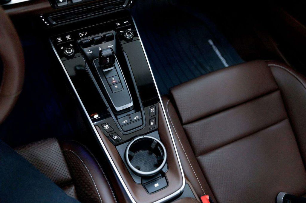 Porsche 992 Carrera 4 GTS