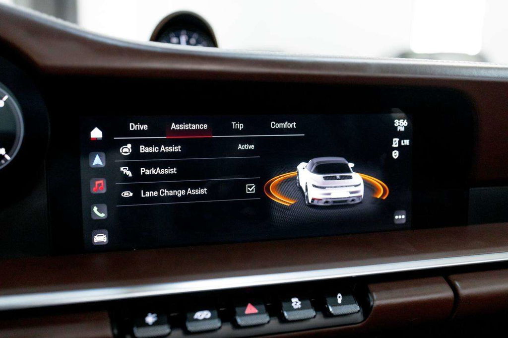 Porsche 992 Carrera 4 GTS