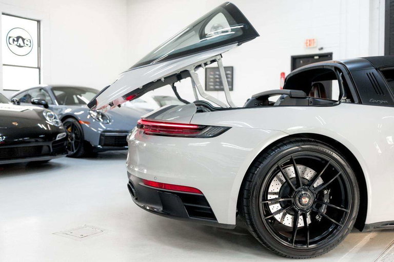 Porsche 992 Carrera 4 GTS