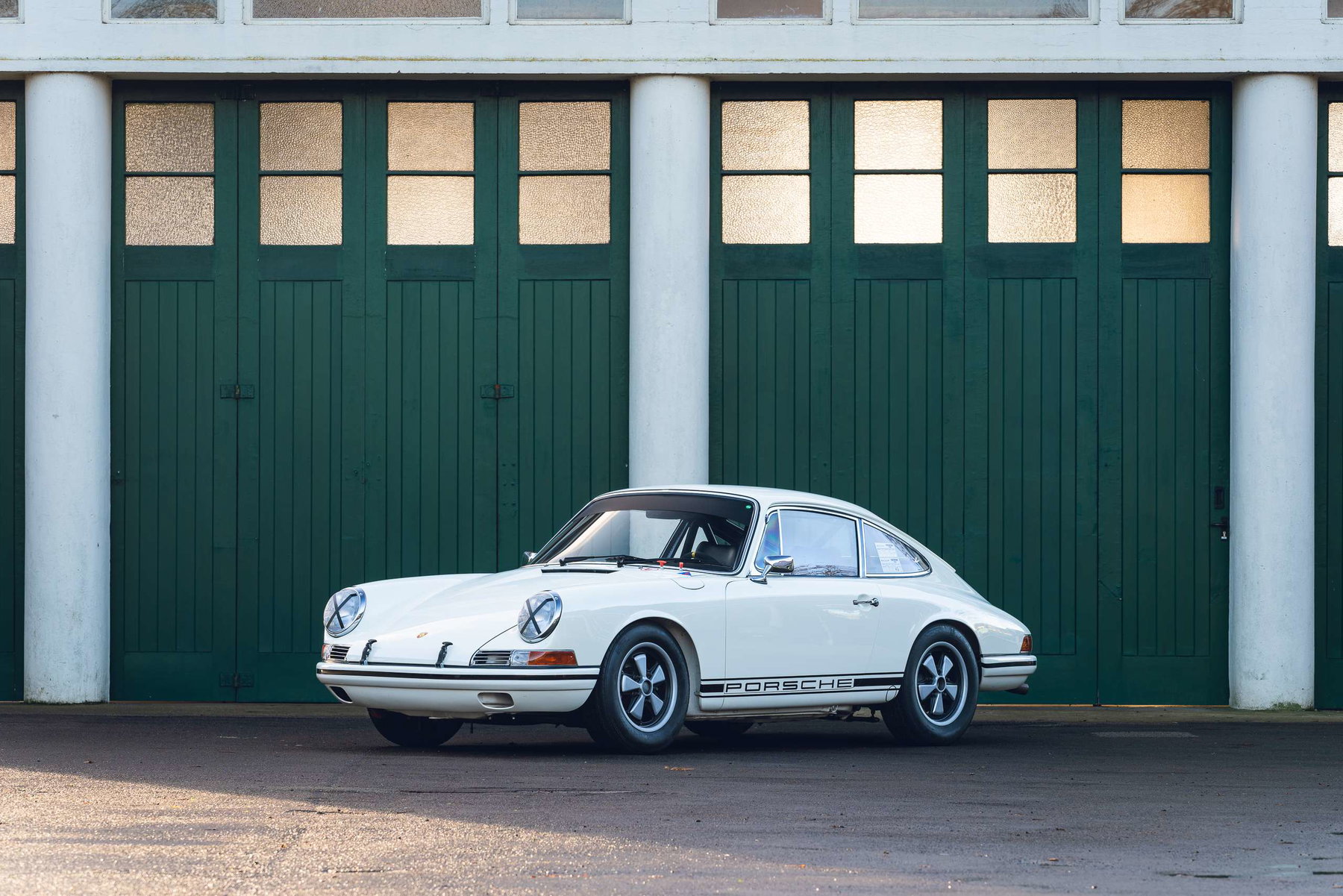 Porsche 911 (F-Modell) 1965 - elferspot.com - Marketplace for