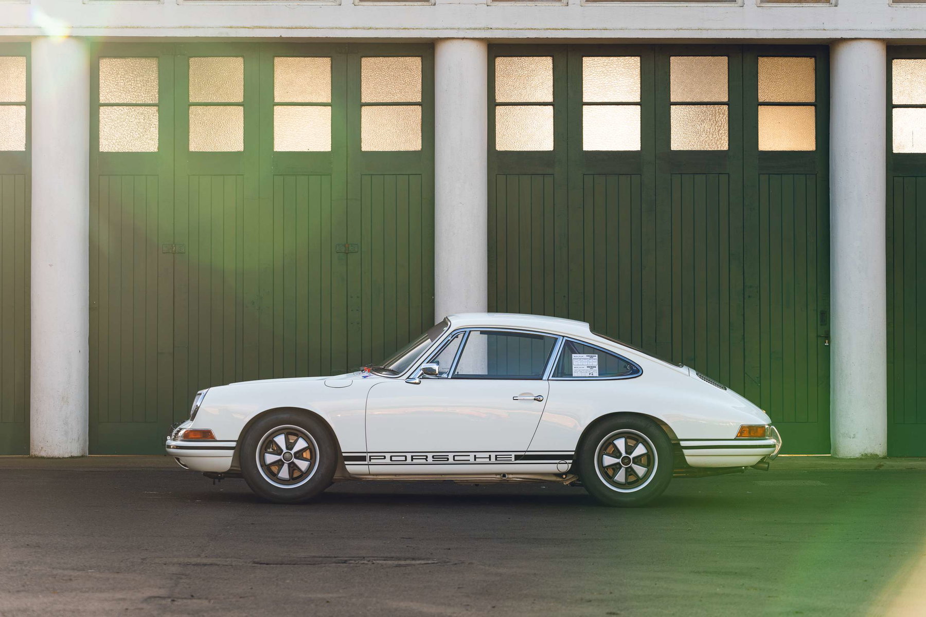 Porsche 911 (F-Modell) 1965 - elferspot.com - Marketplace for