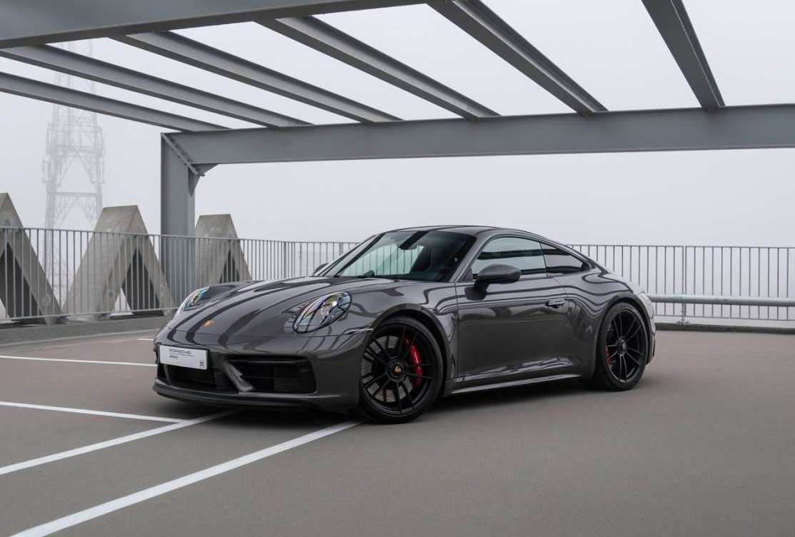 Porsche 992 Carrera 4 GTS
