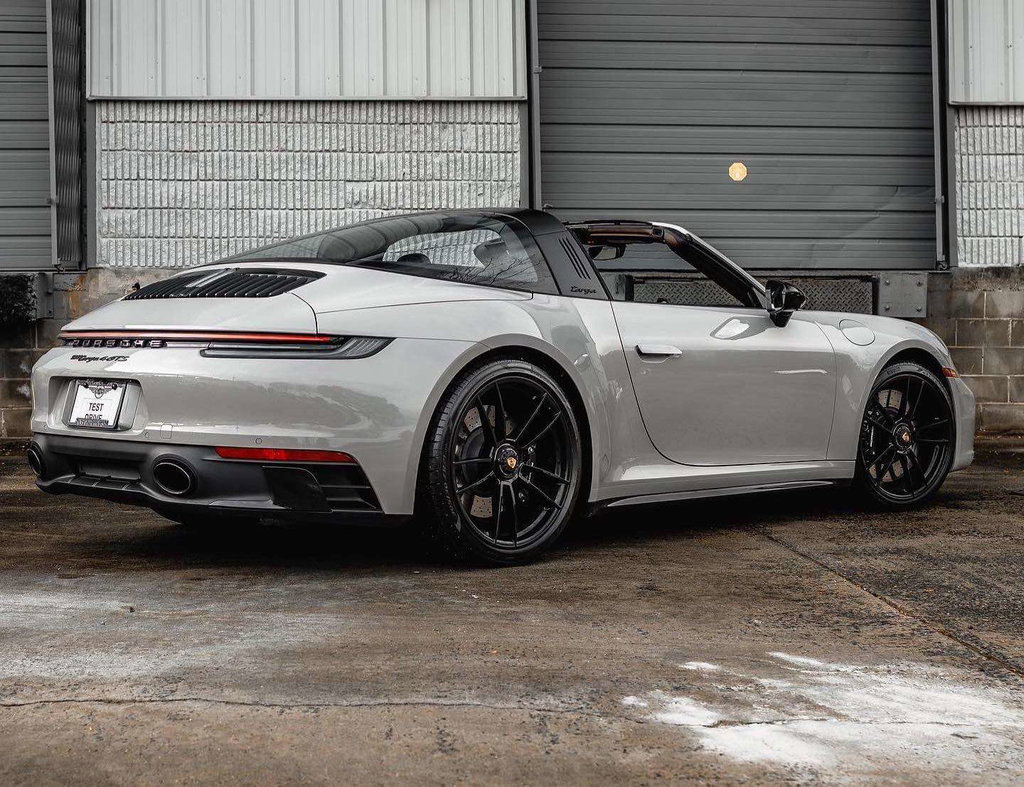 Porsche 992 Carrera 4 GTS