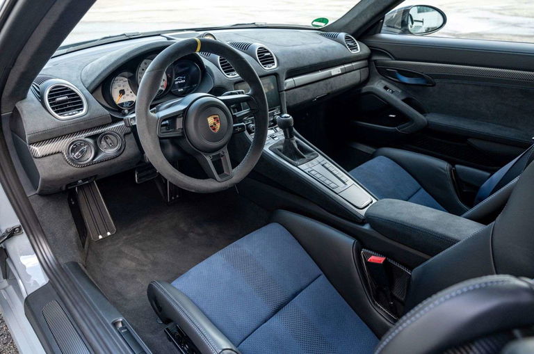 Porsche 718 Cayman GT4 RS