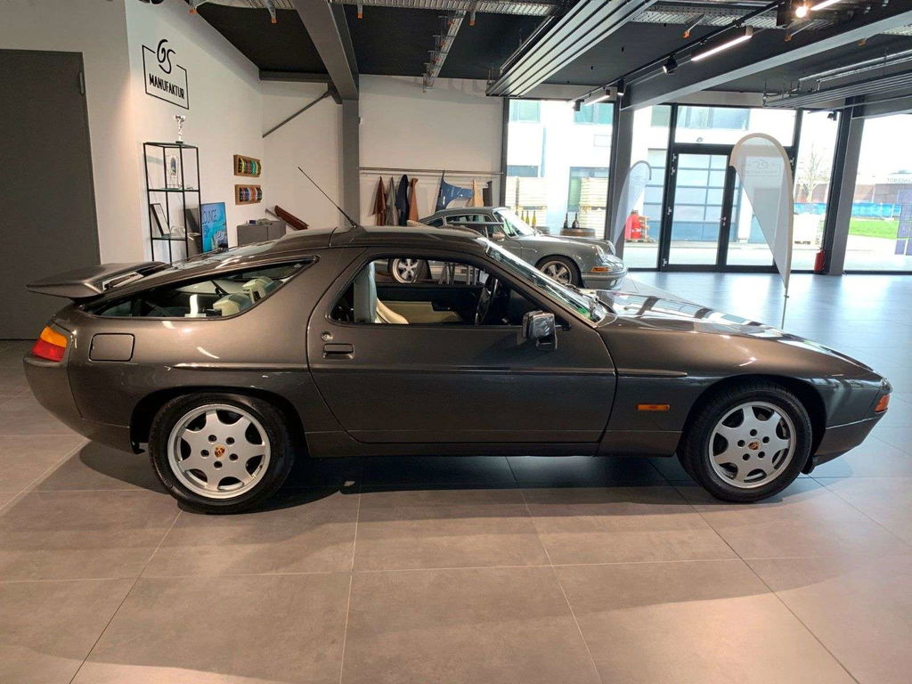 Porsche 928 S4