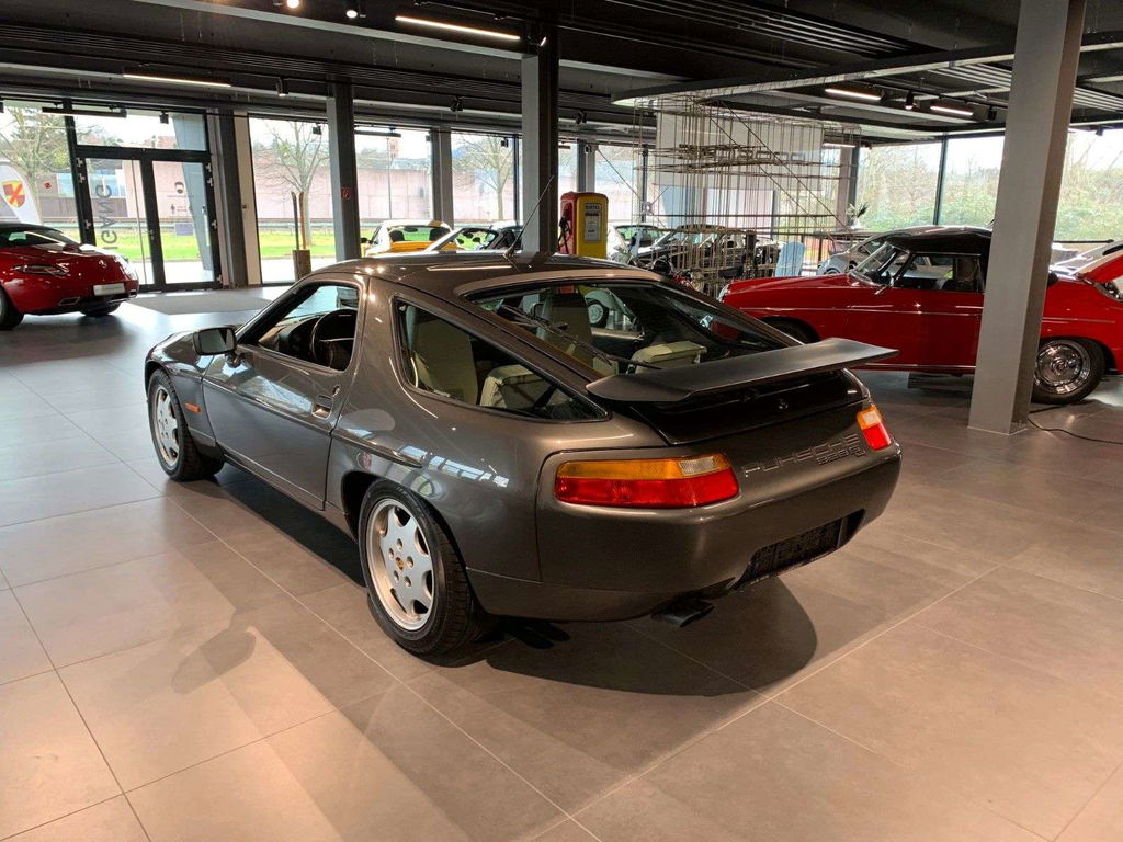 Porsche 928 S4