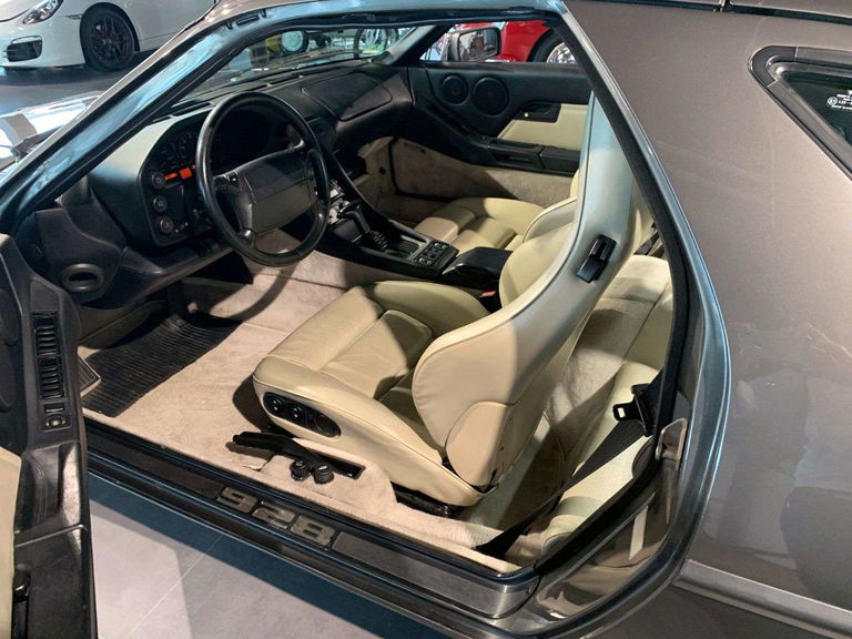 Porsche 928 S4