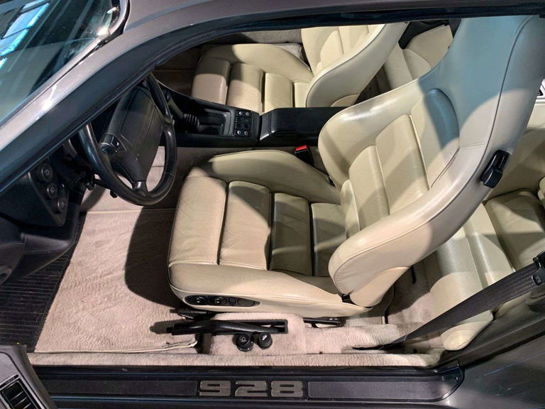 Porsche 928 S4