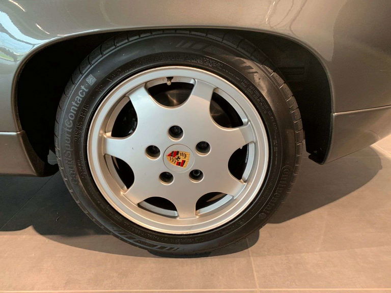Porsche 928 S4