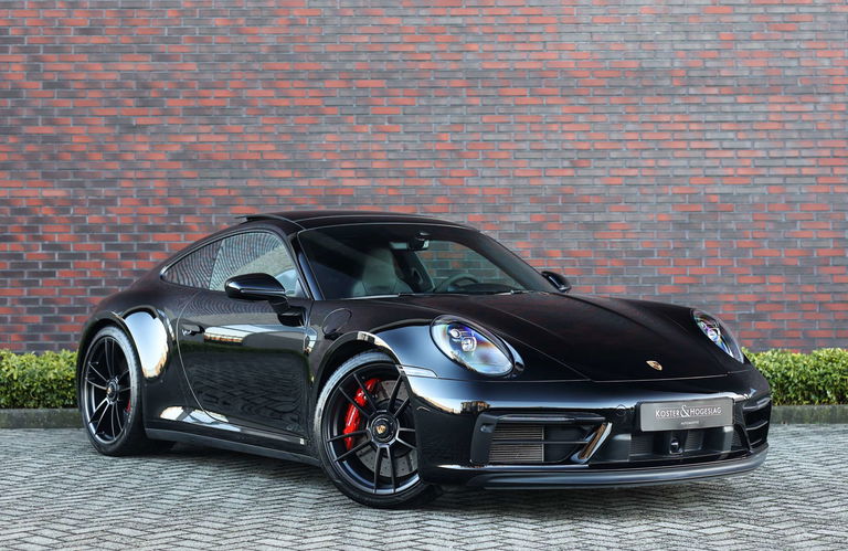 Porsche 992 Carrera 4 GTS