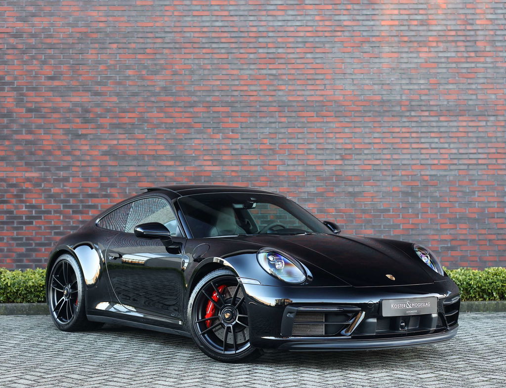 Porsche 992 Carrera 4 GTS
