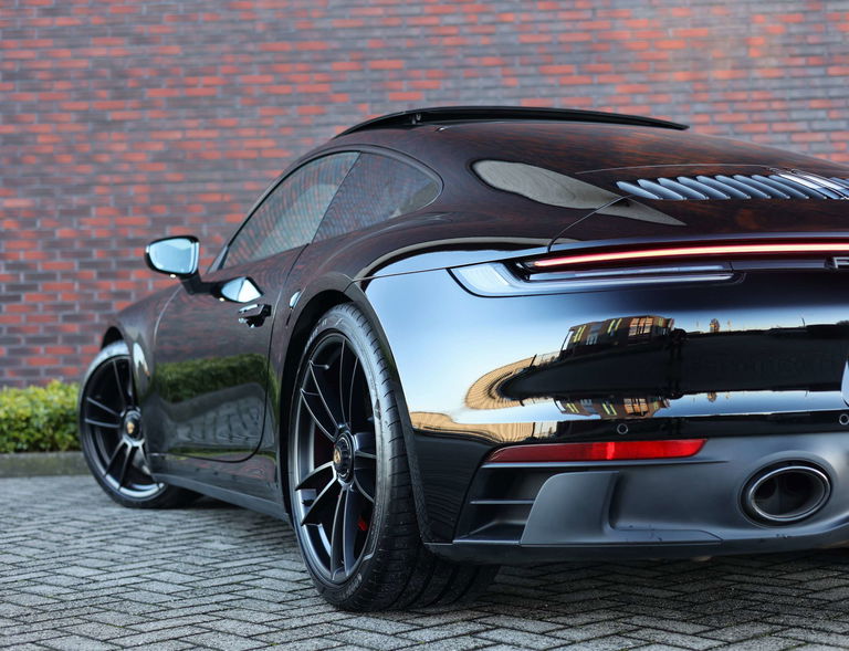 Porsche 992 Carrera 4 GTS