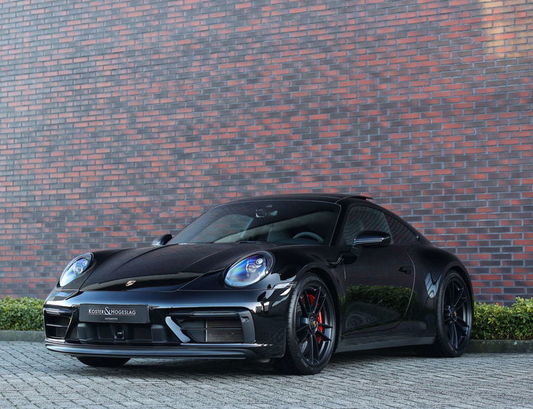 Porsche 992 Carrera 4 GTS