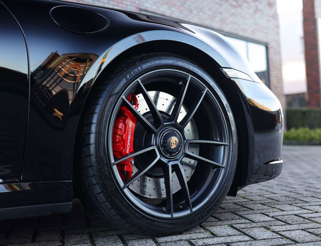 Porsche 992 Carrera 4 GTS