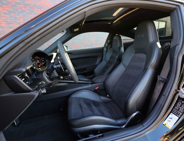 Porsche 992 Carrera 4 GTS