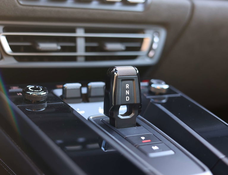 Porsche 992 Carrera 4 GTS