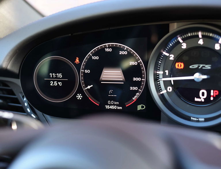 Porsche 992 Carrera 4 GTS