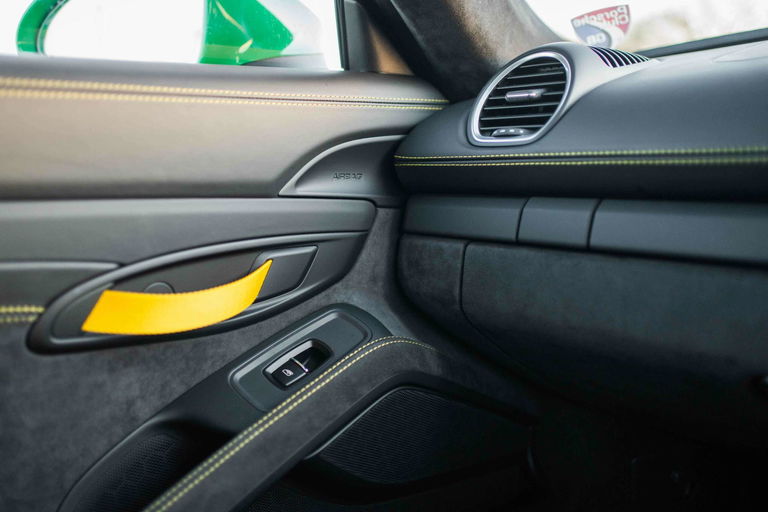 Porsche 718 Cayman GT4