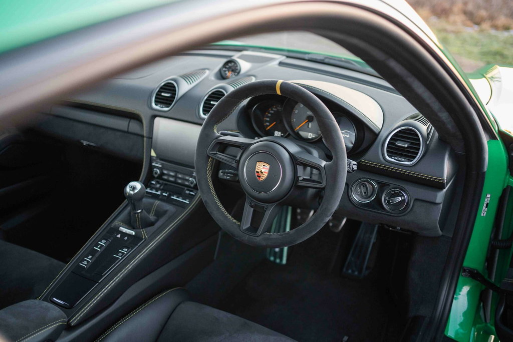 Porsche 718 Cayman GT4