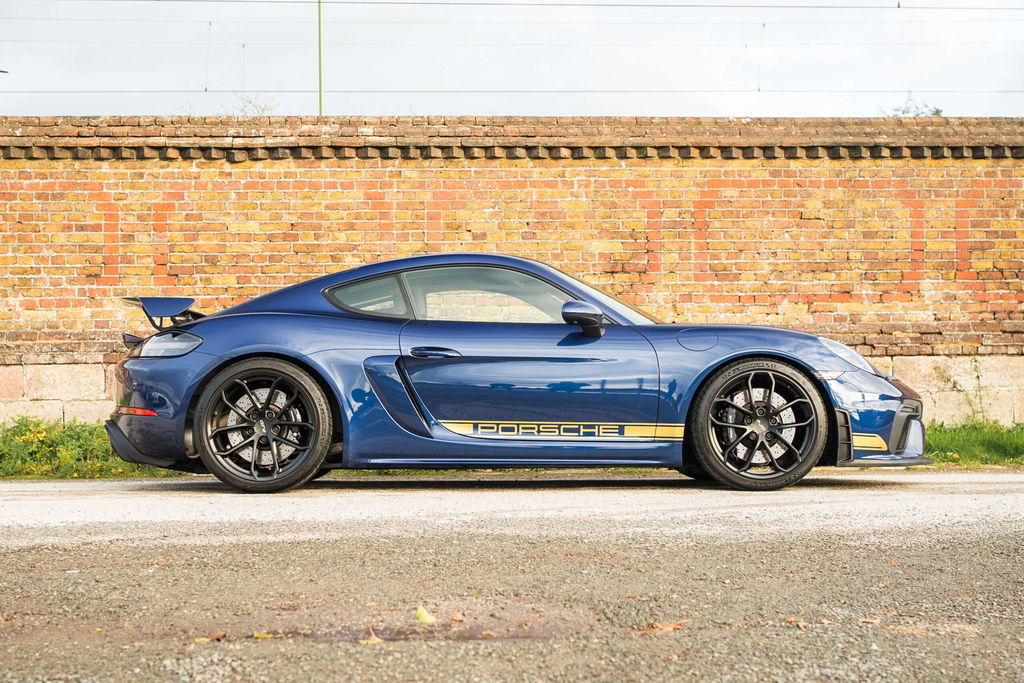 Porsche 718 Cayman GT4